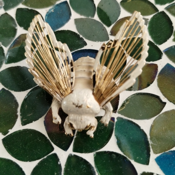 Vintage Monet Bumble Bee/Insect Brooch - Picture 10 of 15